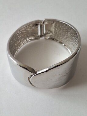 Chicos Silver Tone Wide Statement Hinge Cuff Bracelet Modernist Organic Wave